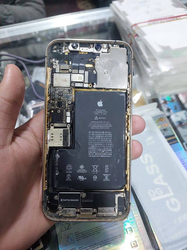 iphone 12 pro max panel or camera on hn dead board describe parh lo 3