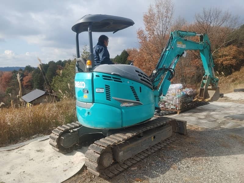 Kobelco SK28SR-6 Excavator 1