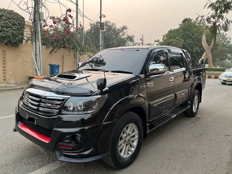 Toyota Hilux Vigo 2012/16 Thailand first owner like new 2