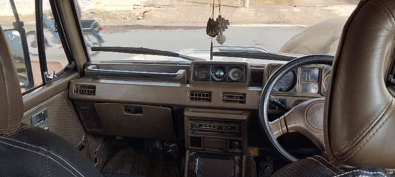 Mitsubishi Pajero 1988 12