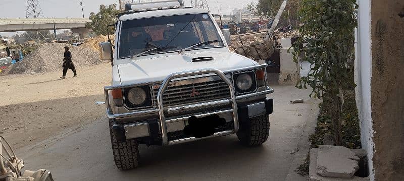 Mitsubishi Pajero 1988 17