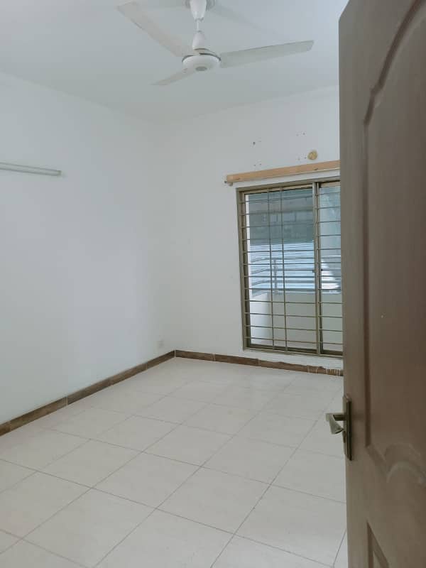 10 Marla 3 Bed Flat For Sale In Askari 11-B Lahore 4