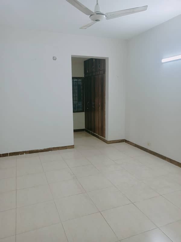 10 Marla 3 Bed Flat For Sale In Askari 11-B Lahore 7