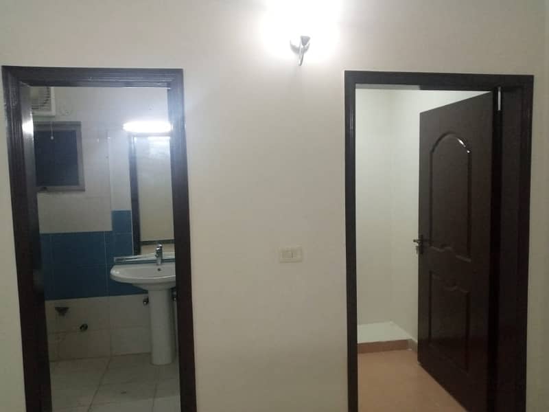 10 Marla 3 Bed Flat For Sale In Askari 11-B Lahore 12