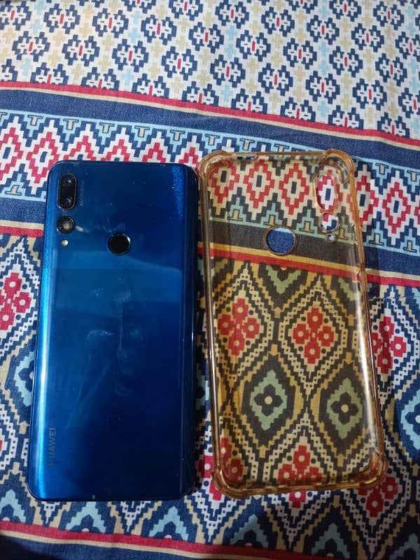 Huawei y9 prime 2019 with nokia phone (free) 0