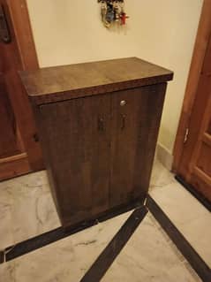 small cupboard (4 x 2) in good condition