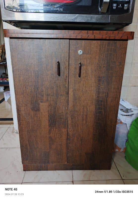 small cupboard (4 x 2) in good condition 3