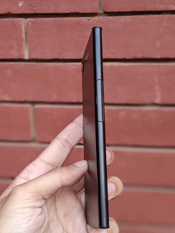 Sony Xperia XZ1 4/64GB Non PTA 3