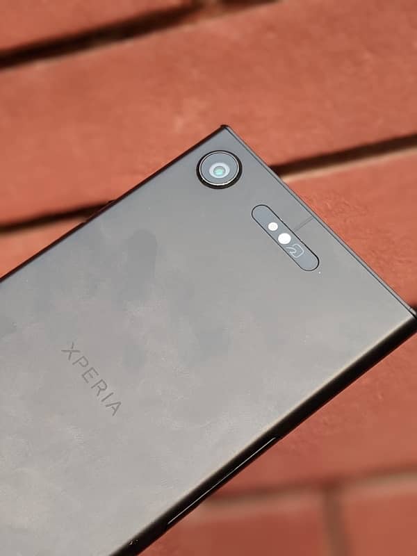 Sony Xperia XZ1 4/64GB Non PTA 7