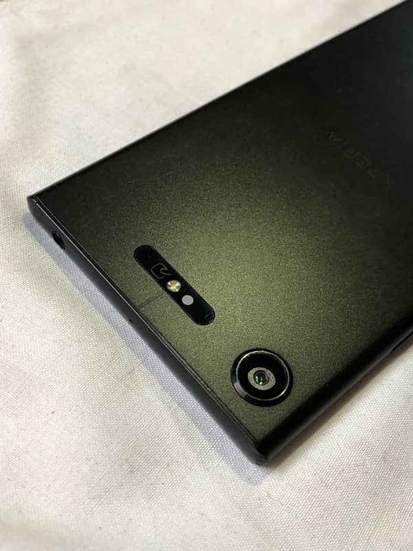 Sony Xperia XZ1 4/64GB Non PTA 11