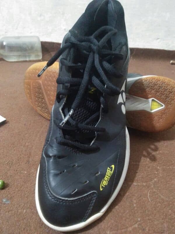 Yonex shoes ( Size 43 ) 2