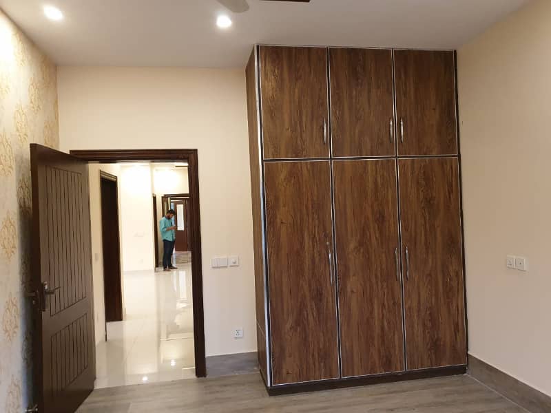 BRAND NEW LUXURY 1 KANAL HOUSE FOR RENT IN BAHRIA TOWN LAHORE 40