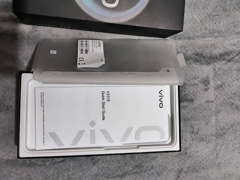 Vivo V30 12gb with warranty 3