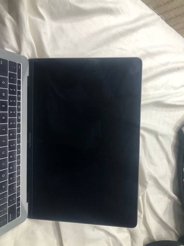 macbook pro 2017 13 inch 1