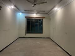 14 MARLA LOWER PORTION FOR RENT FOR RESIDENCE AVAILABLE AT IDEAL LOCATION EXPO CENTRE OF JOHAR TOWN