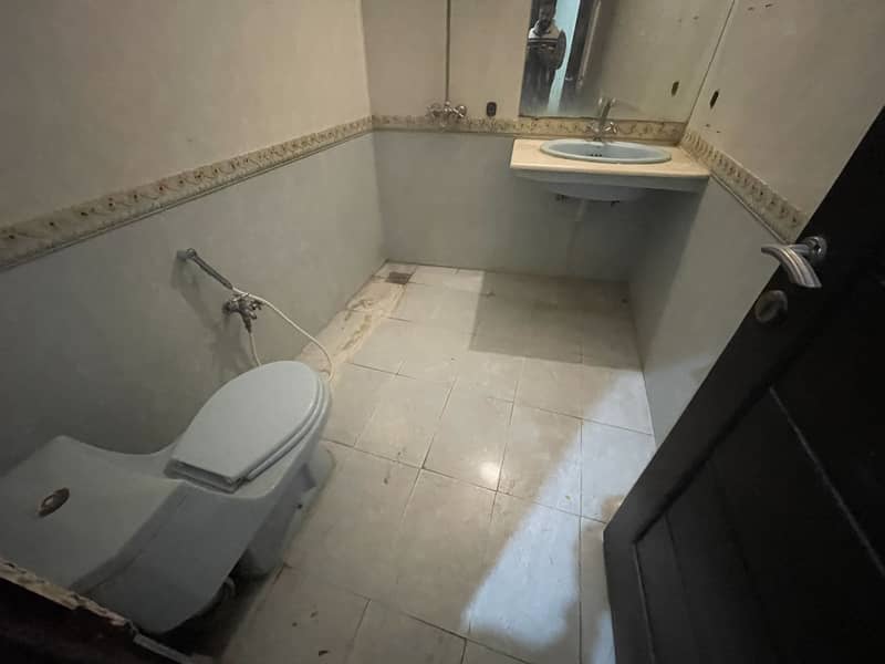 14 MARLA LOWER PORTION FOR RENT FOR RESIDENCE AVAILABLE AT IDEAL LOCATION EXPO CENTRE OF JOHAR TOWN 8