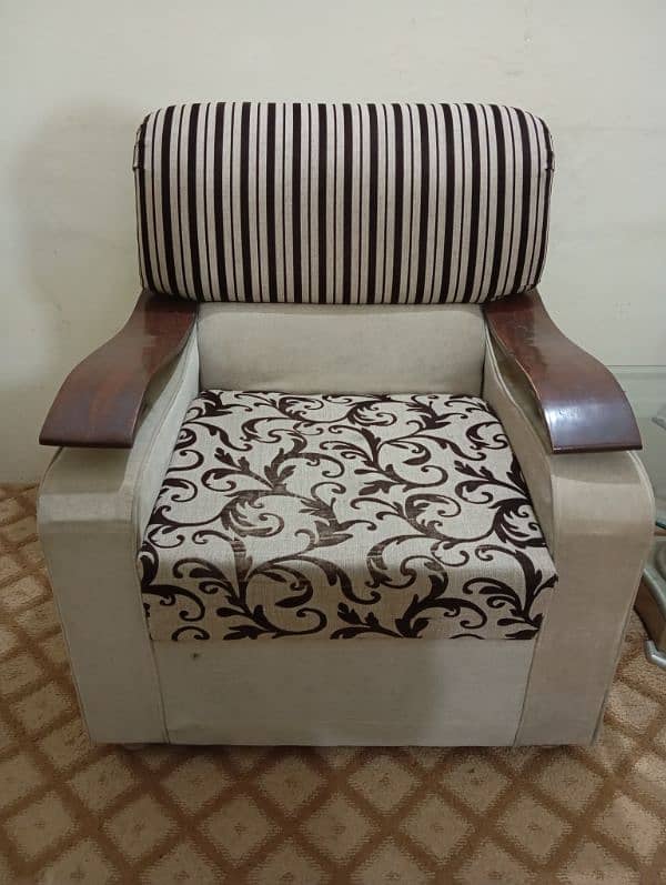 Stylish 7 seater sofa set for excellent condition 2