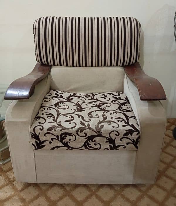 Stylish 7 seater sofa set for excellent condition 3