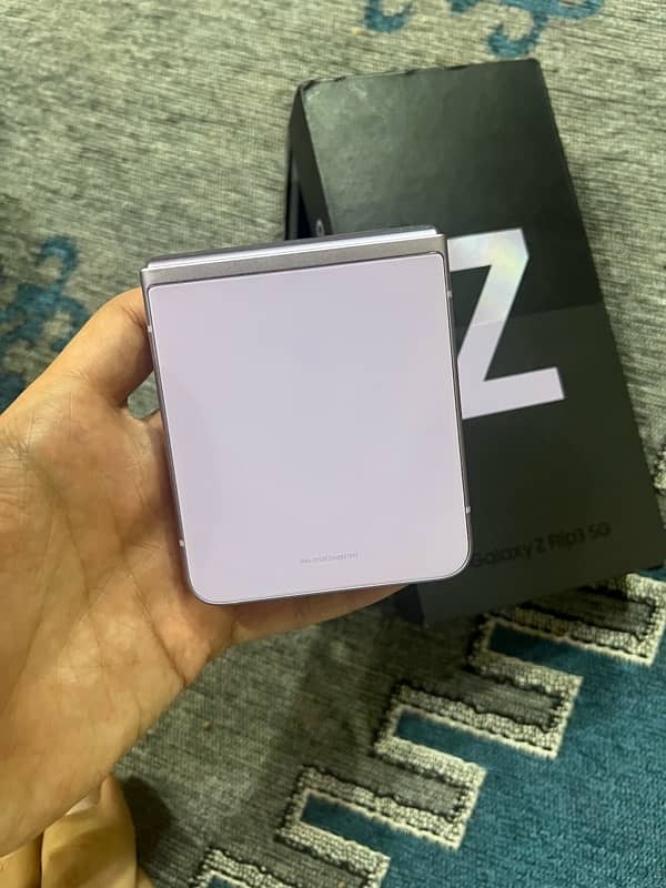 Samsung z flip 3 with box 3