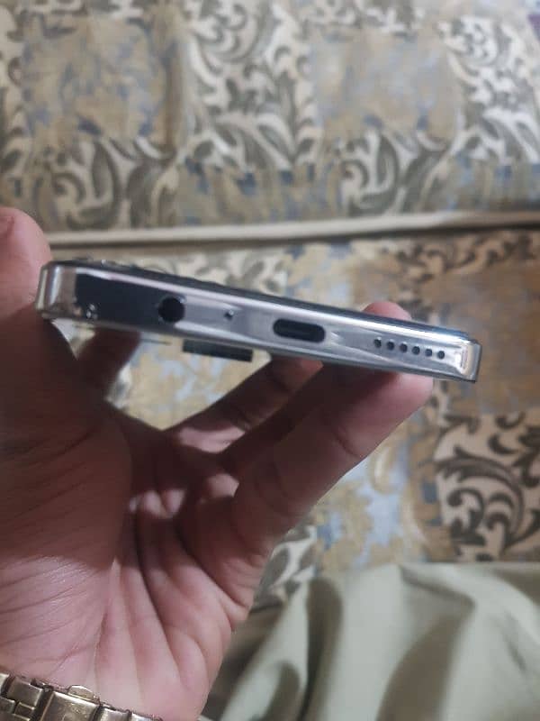 Techno Camon 20 pro box hai charger gum ho gya 2