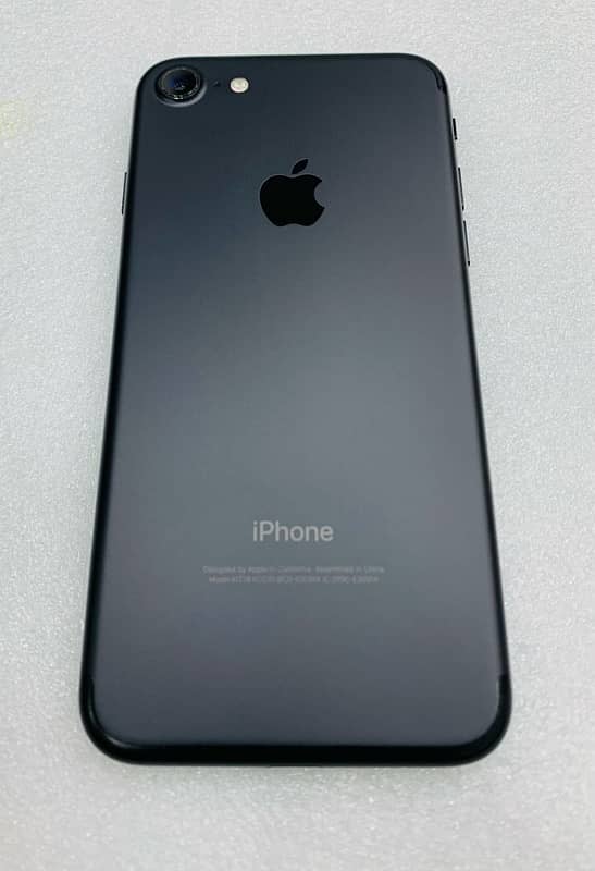 Apple iPhone 7 (128,gb) phone 5