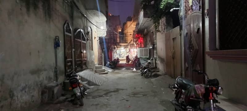 5 Marla completely double story house available for urgent sale in baghban pura bazar 31