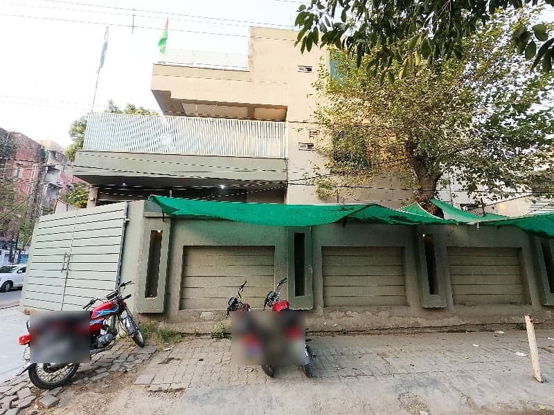 1 Kanal Building Is Available For Sale In Model Town Block N Extension Lahore 1