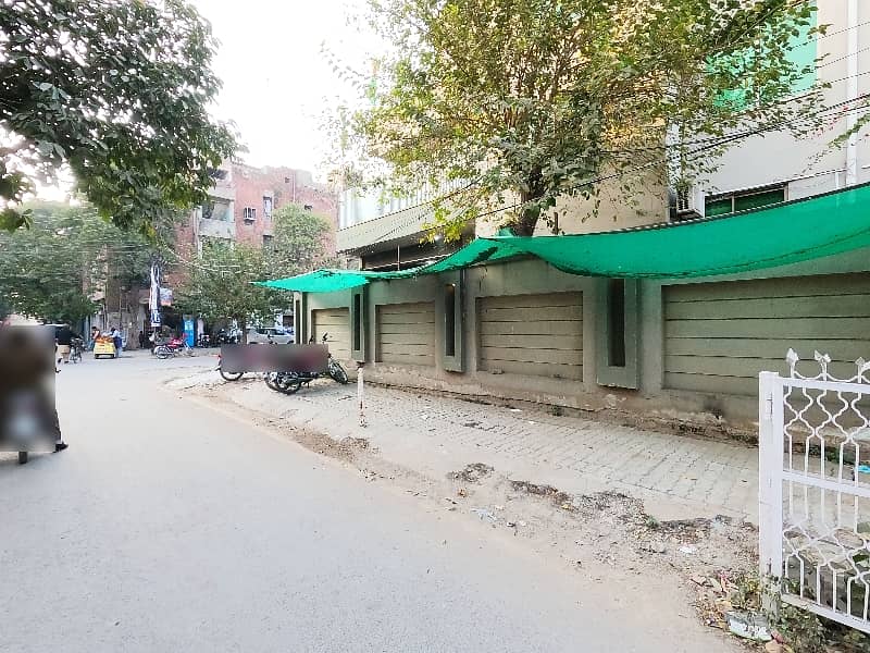 1 Kanal Building Is Available For Sale In Model Town Block N Extension Lahore 3