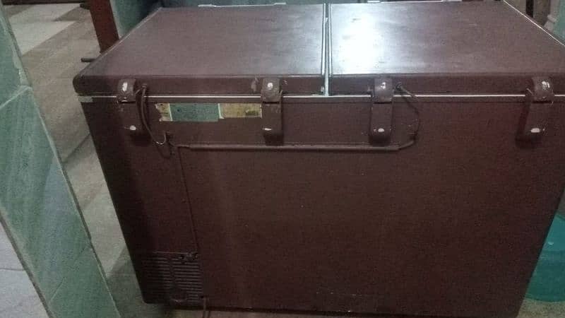 assalamualaikum good condition Deep freezer batreen cooling 3