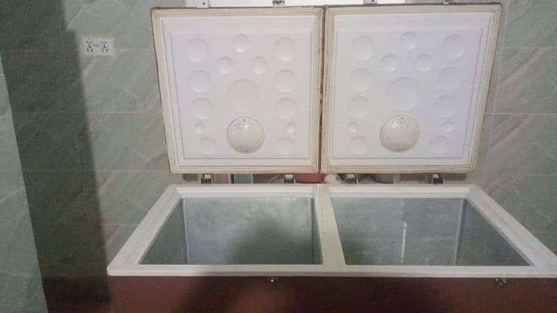 assalamualaikum good condition Deep freezer batreen cooling 5