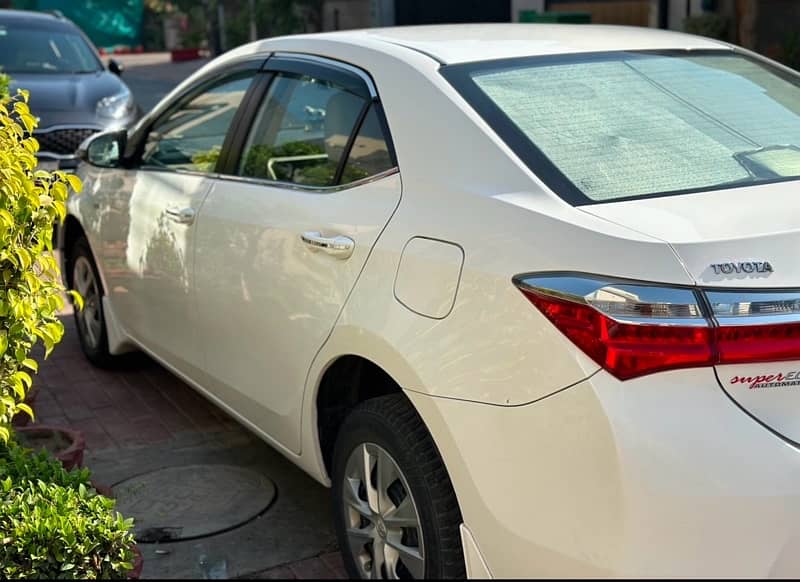 Corolla gli automatic 2020 model super white 2