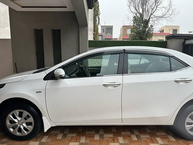 Corolla gli automatic 2020 model super white 11