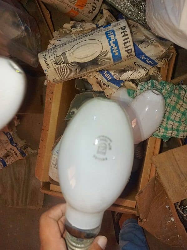 Street Light items available Philips Chokes  Bulbs  Small HRC Body Swi 9