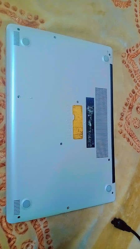 Dell laptop for sale 4th generation Ram 8 with 256 ssd 1