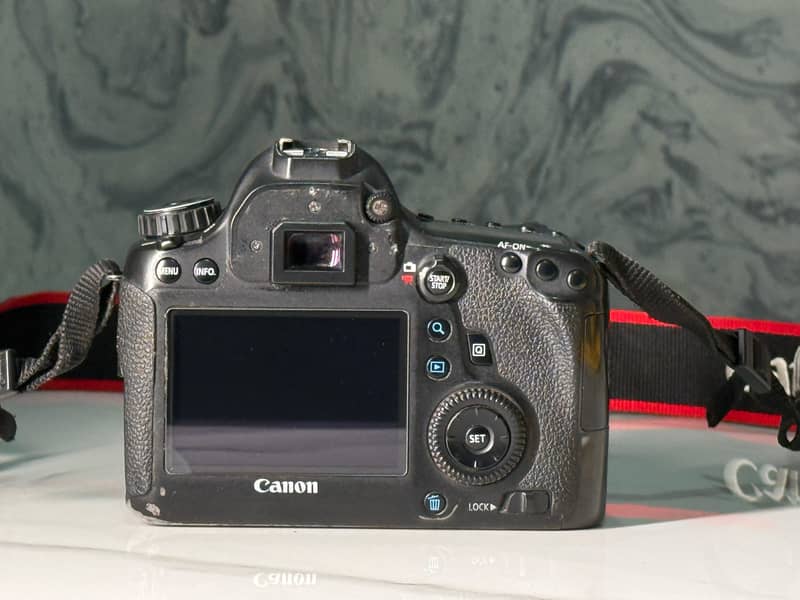 Canon 6D with Accessories | Body Grip, Lens, Flash, Batteries 7