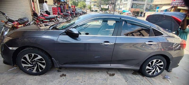 Honda Civic Oriel 2018 4