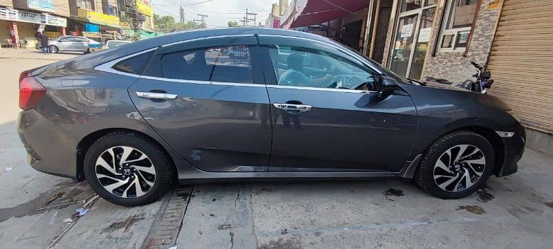 Honda Civic Oriel 2018 11