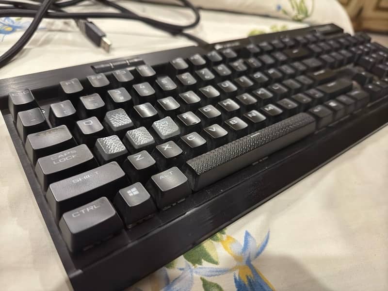 Corsair k70 mk2 mechincal keyboard 1