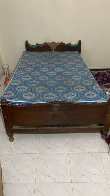 single bed with matress and side table 0