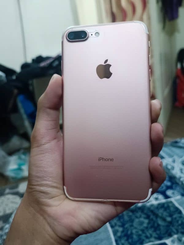 iPhone 7 plus 128 gb with box charger (PTA approved) 0