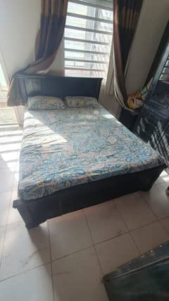 Bed, Divider and Almaris with two side tables