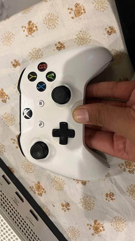 Xbox One S 1TB 4