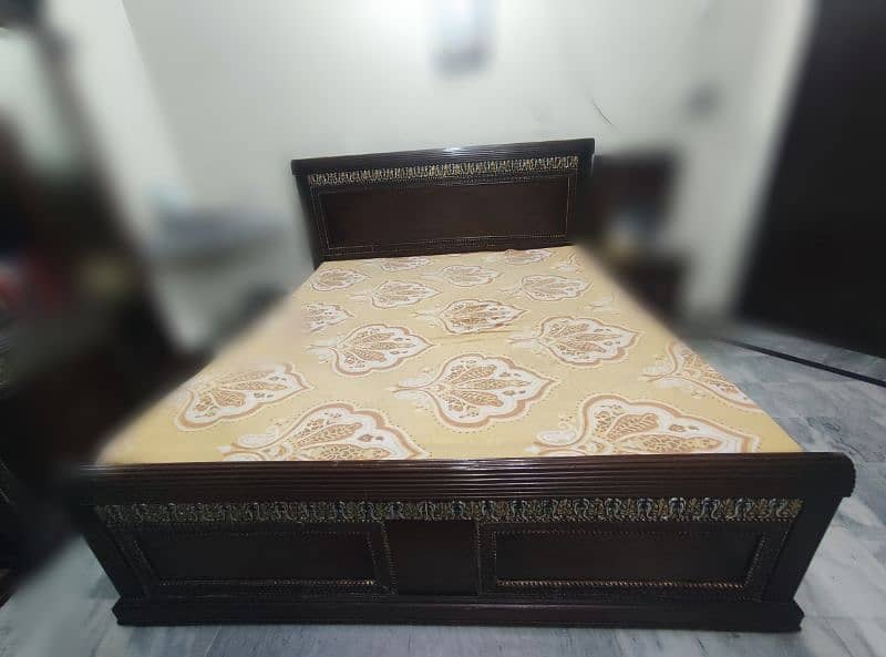 Chinioti sheesham bed set with matching 1 dressing and 2 site tables 0