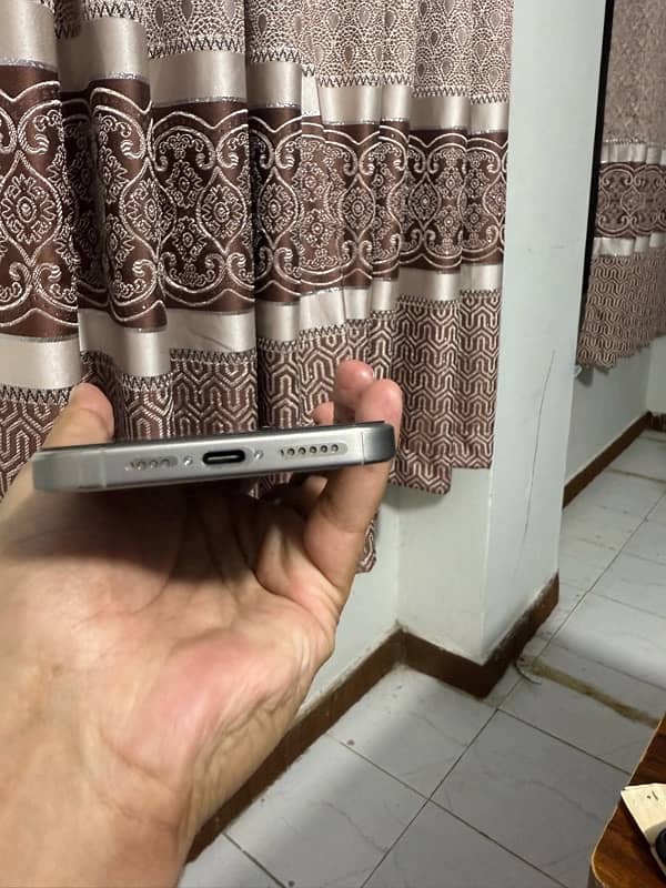 iam selling my i phone 15 pro max factory unlock 4