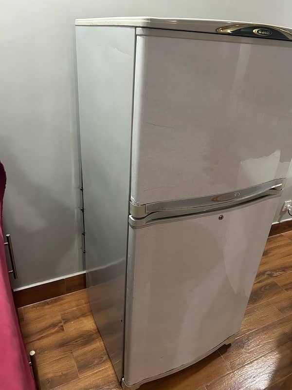 Refrigerator in good running condition 6