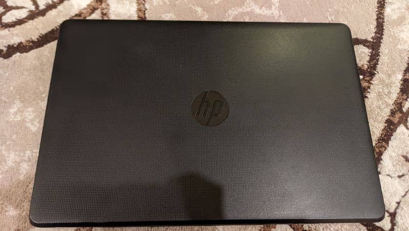 HP i7 7th gen, 2gb AMD GPU, 15.6" 1