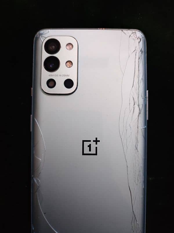 OnePlus 9r 8+8 gb ram 128 gb rom just back crake 4