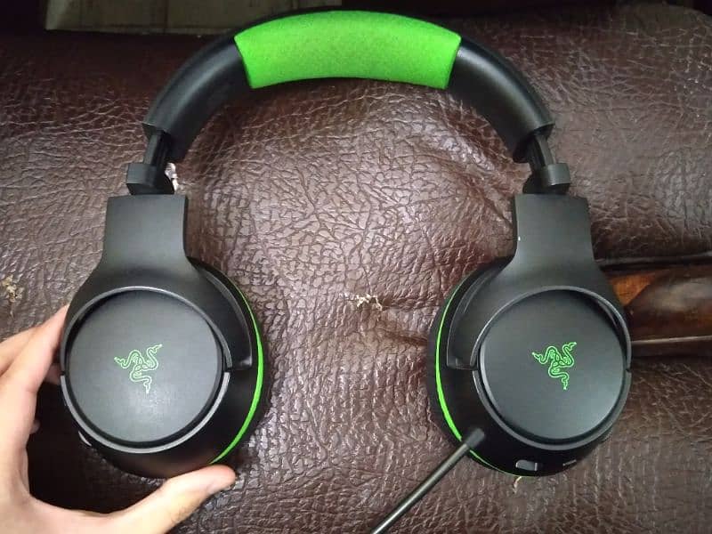 Xbox Series X with Razer Kaira Wireless Headset 7