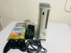 XBOX 360  WITH 3 DISC IN CHEAP PRICE BUY AND PLAY ASSESORIES AVAILABLE