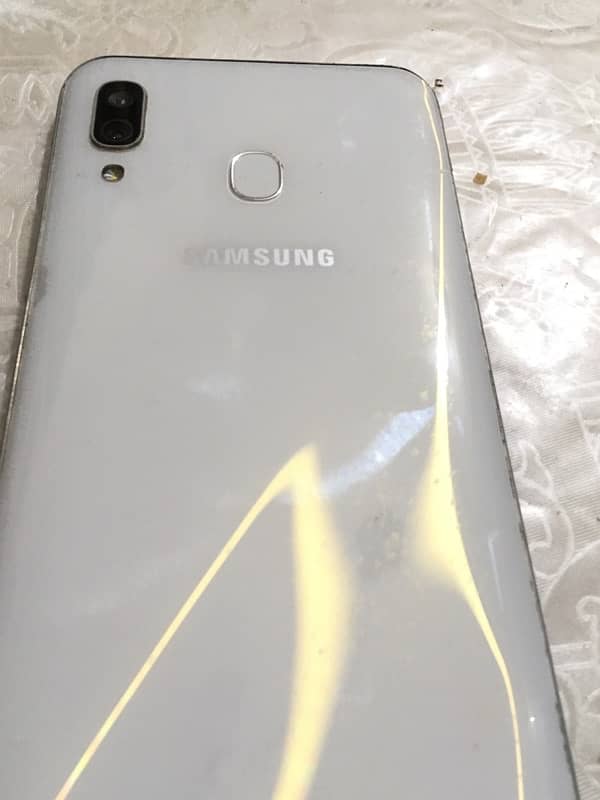 Samsung Galaxy A30 0